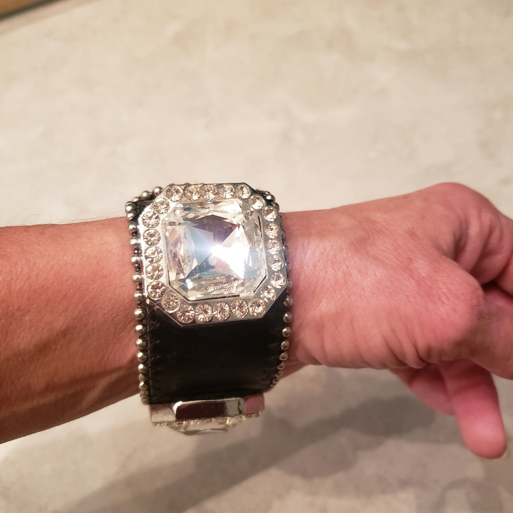Very beautiful, cuff, leather, snap, rhinestone bracelet. Excellent condition.